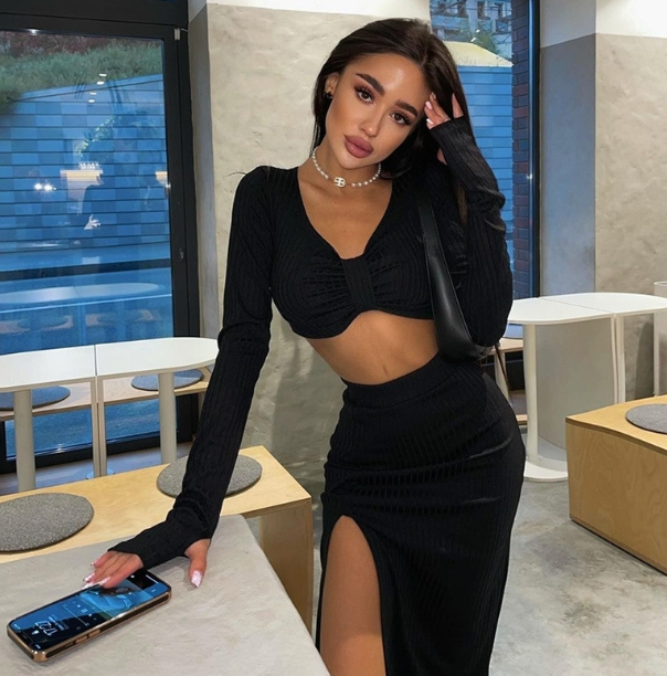 V-neck Midriff-baring Long Sleeve T-shirt High Slit Skirt Fashion Two-piece Suit